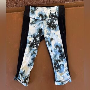 Lululemon Stop at Nothing crop leggings. Size 4